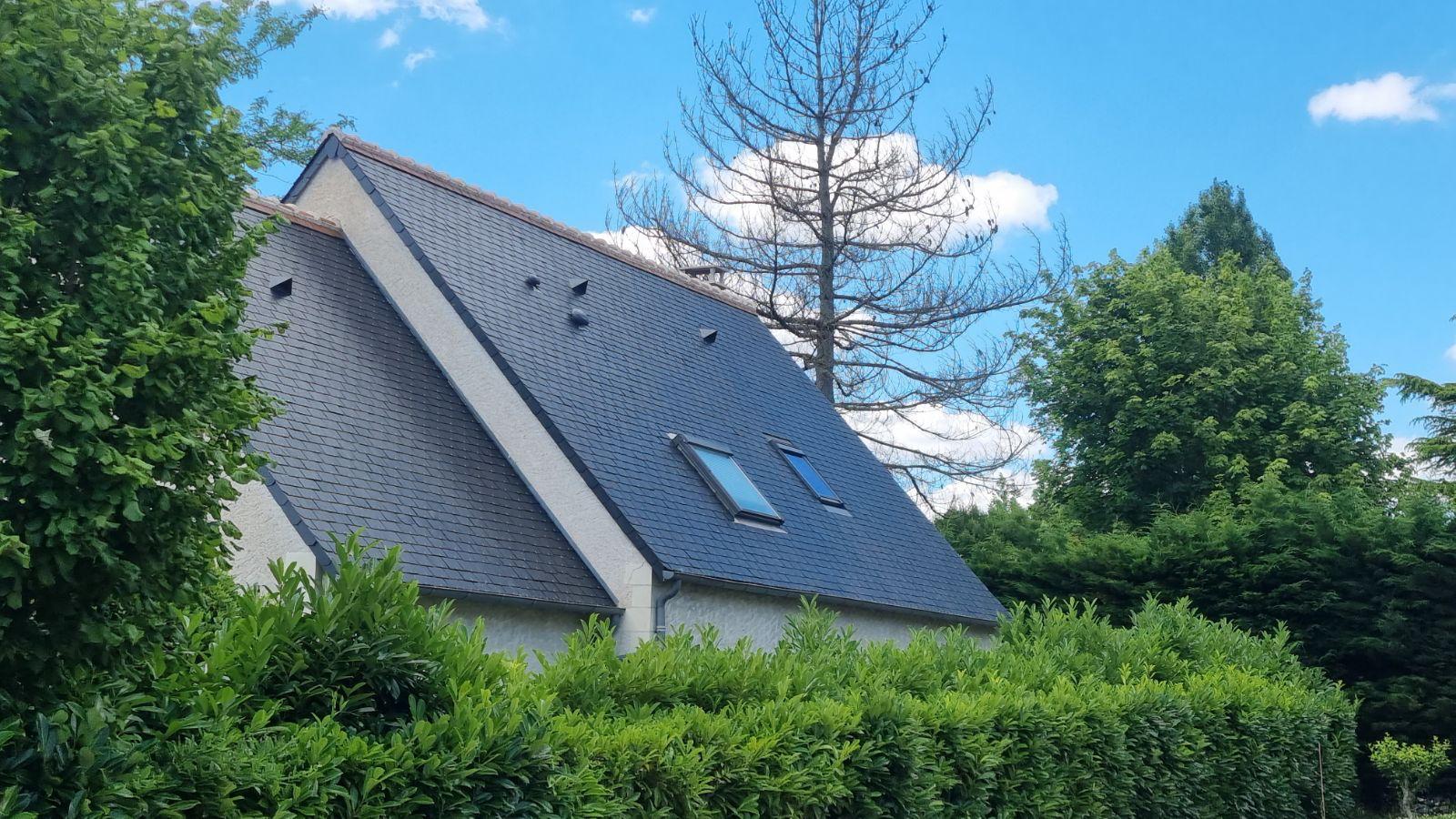 Toiture propre et traitée après démoussage